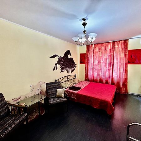 Apartment Near Train Station And Close To City Center Kiev Extérieur photo