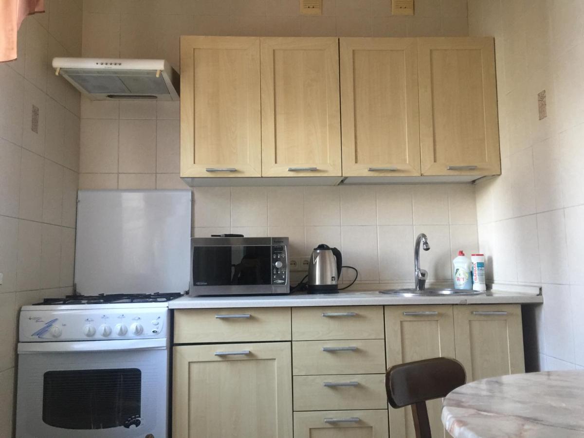 Apartment Near Train Station And Close To City Center Kiev Extérieur photo