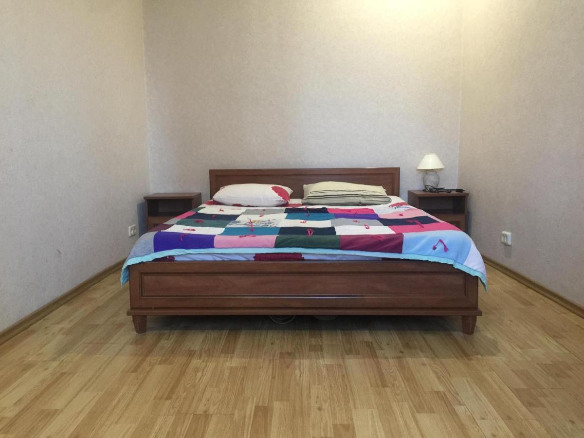 Apartment Near Train Station And Close To City Center Kiev Extérieur photo