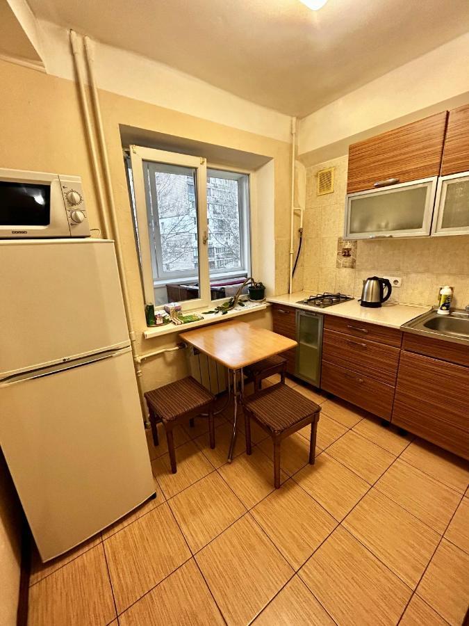 Apartment Near Train Station And Close To City Center Kiev Extérieur photo