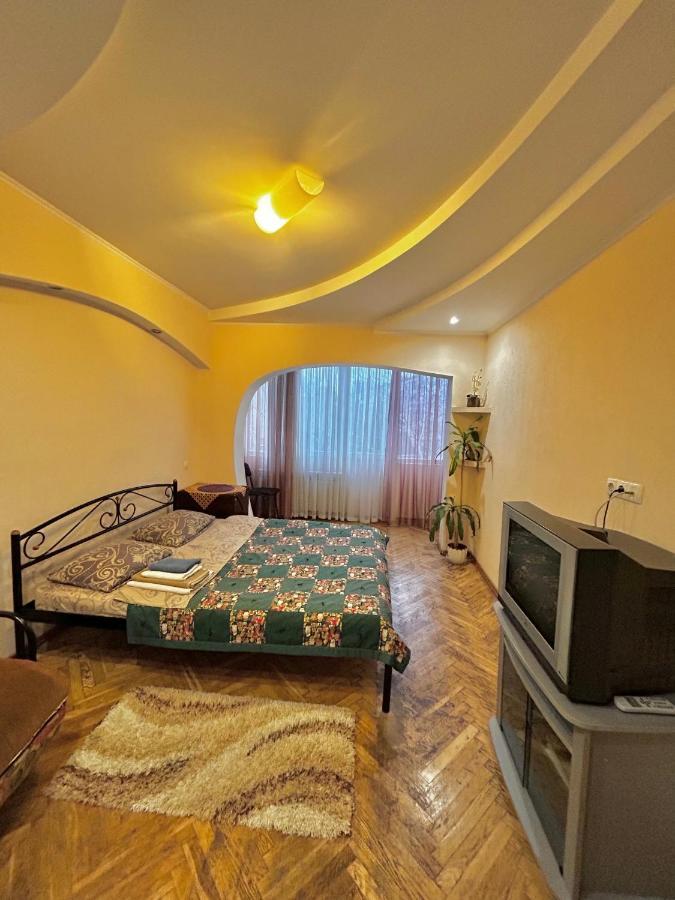 Apartment Near Train Station And Close To City Center Kiev Extérieur photo