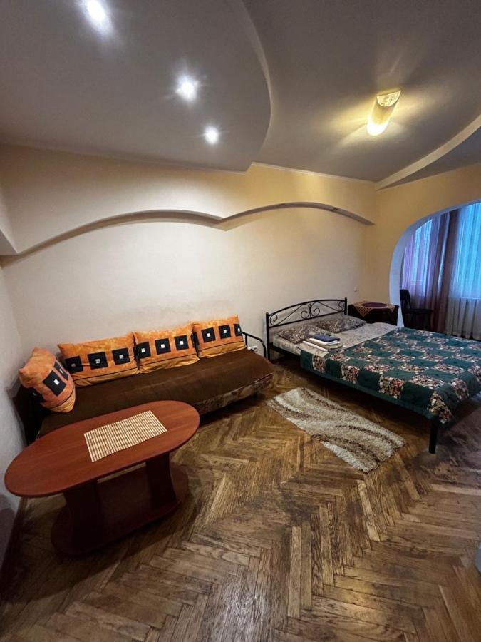 Apartment Near Train Station And Close To City Center Kiev Extérieur photo