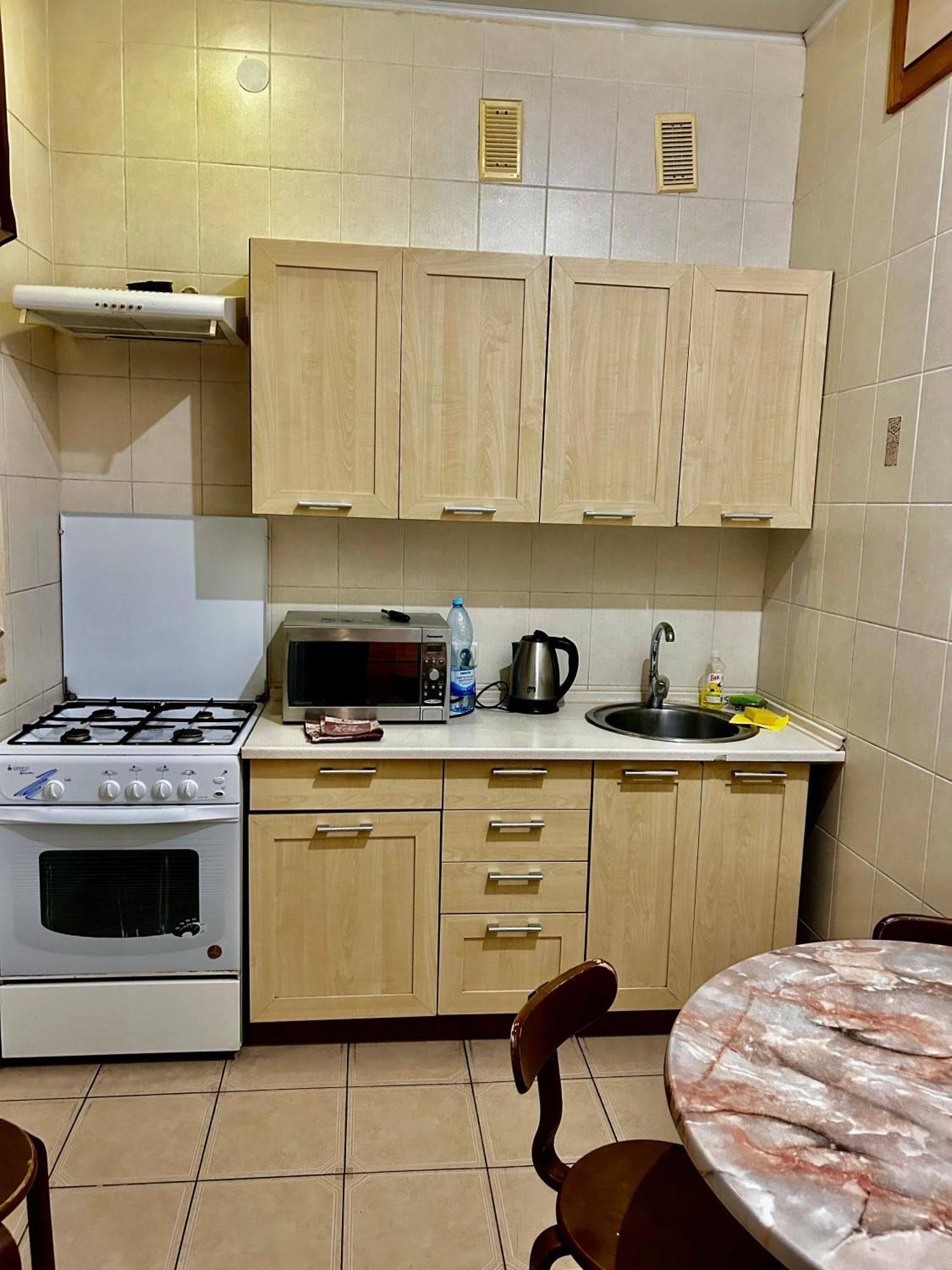Apartment Near Train Station And Close To City Center Kiev Extérieur photo