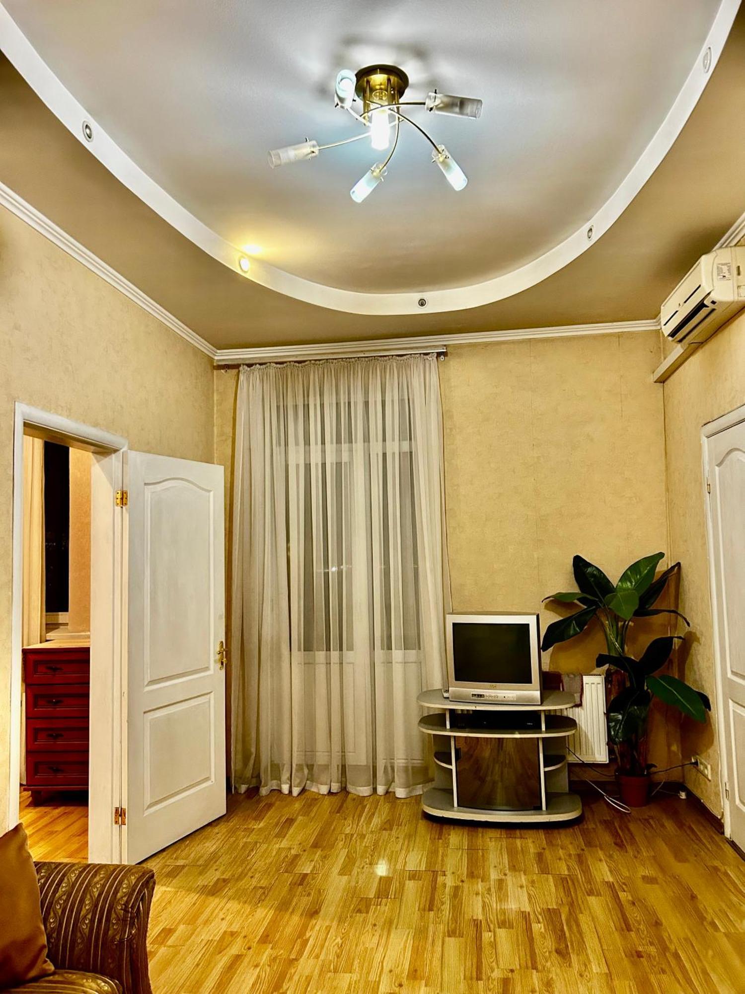 Apartment Near Train Station And Close To City Center Kiev Extérieur photo