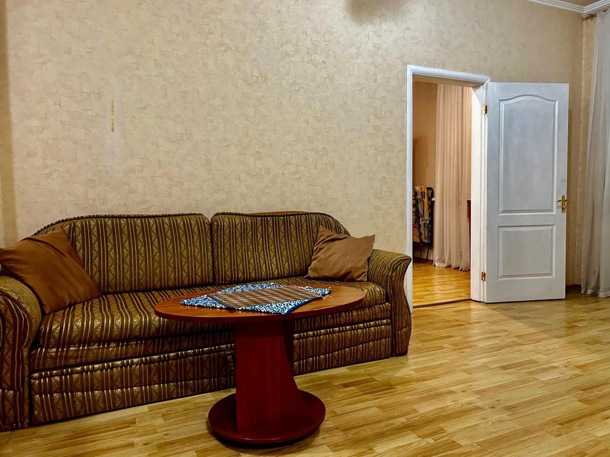Apartment Near Train Station And Close To City Center Kiev Extérieur photo
