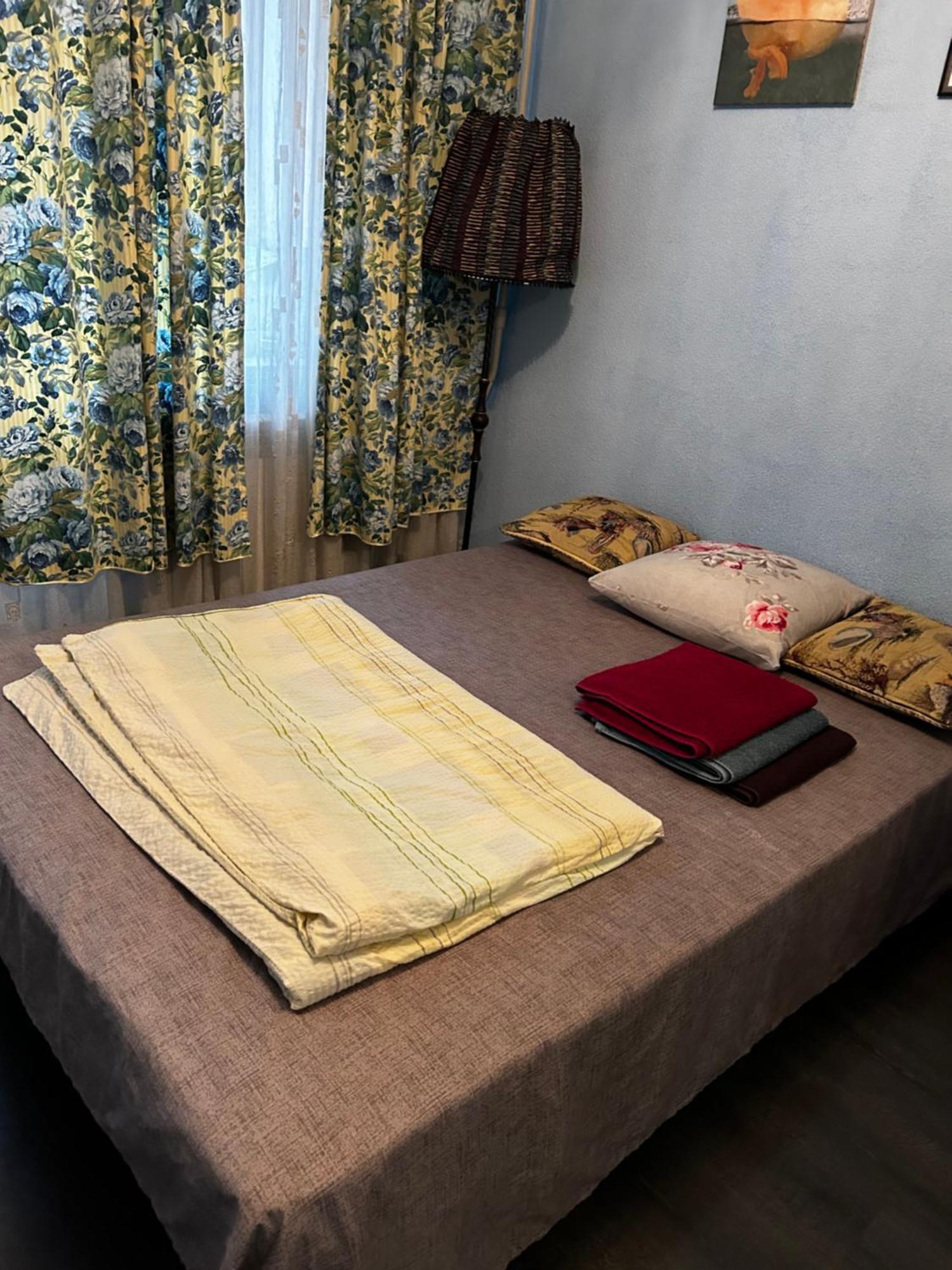 Apartment Near Train Station And Close To City Center Kiev Extérieur photo