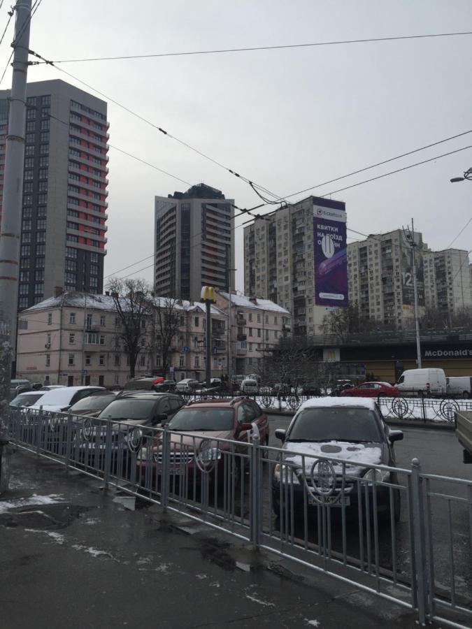 Apartment Near Train Station And Close To City Center Kiev Extérieur photo
